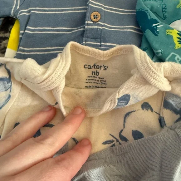 Lot of 8 NB and 0-3m gowns/Sleepers - Picture 4 of 8